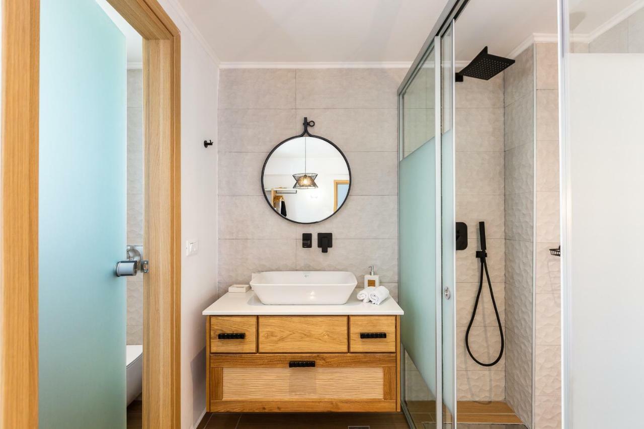 Wave Villa, Beach Front Retreat, By Thinkvilla Pánormos Extérieur photo