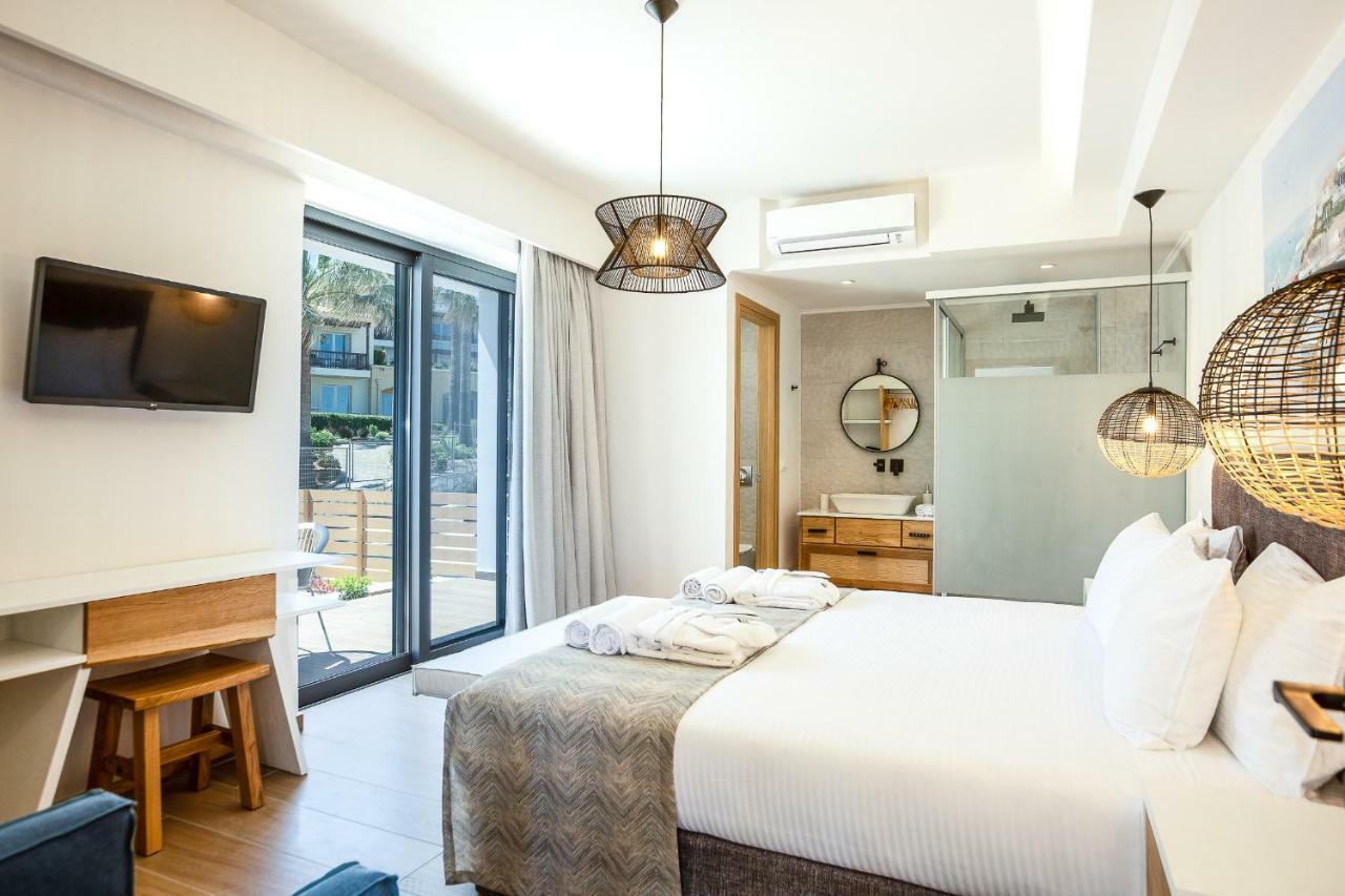 Wave Villa, Beach Front Retreat, By Thinkvilla Pánormos Extérieur photo